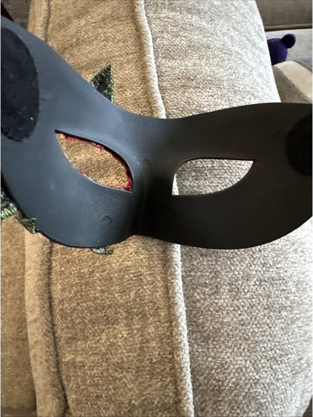Masquerade Mask Roses - Picture 7 of 9